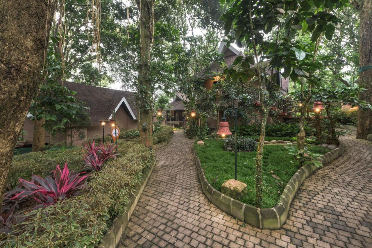 Club Mahindra Thekkady Hotell Exteriör bild