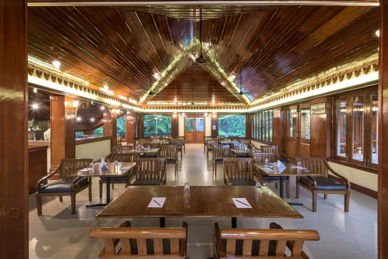 Club Mahindra Thekkady Hotell Exteriör bild