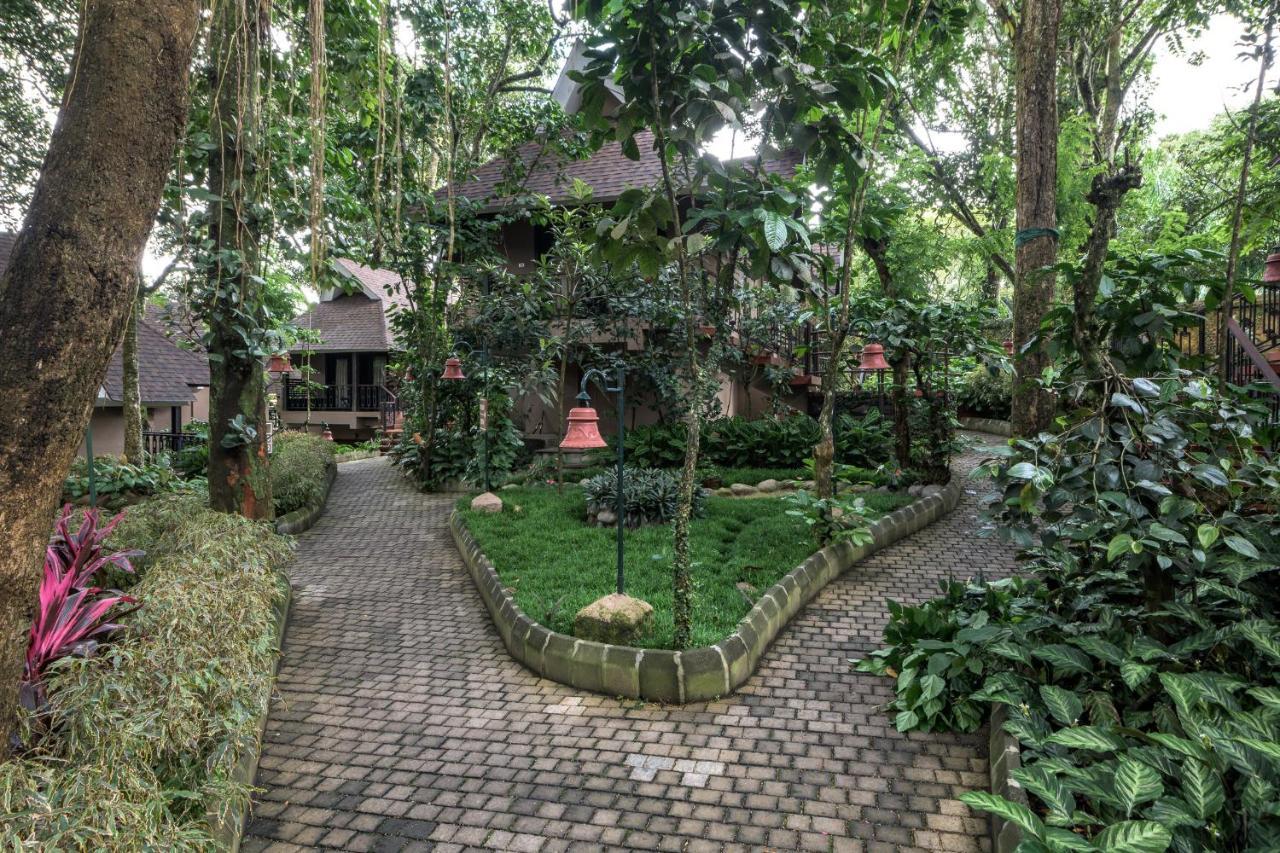 Club Mahindra Thekkady Hotell Exteriör bild