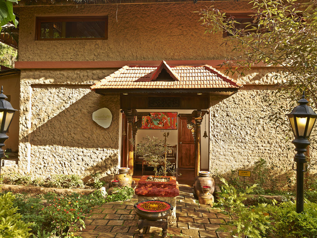 Club Mahindra Thekkady Hotell Exteriör bild