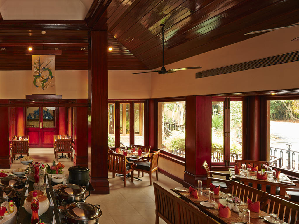 Club Mahindra Thekkady Hotell Exteriör bild