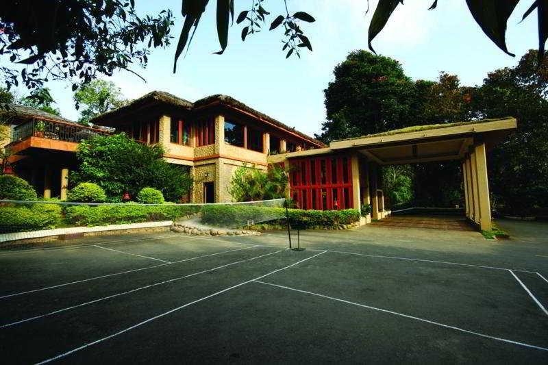 Club Mahindra Thekkady Hotell Exteriör bild