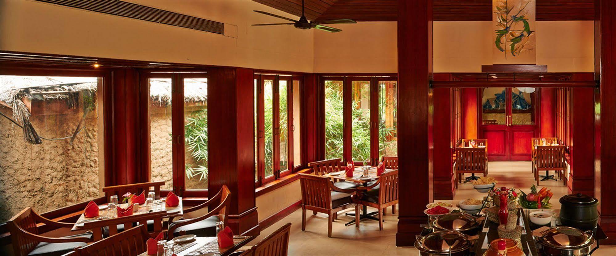 Club Mahindra Thekkady Hotell Exteriör bild