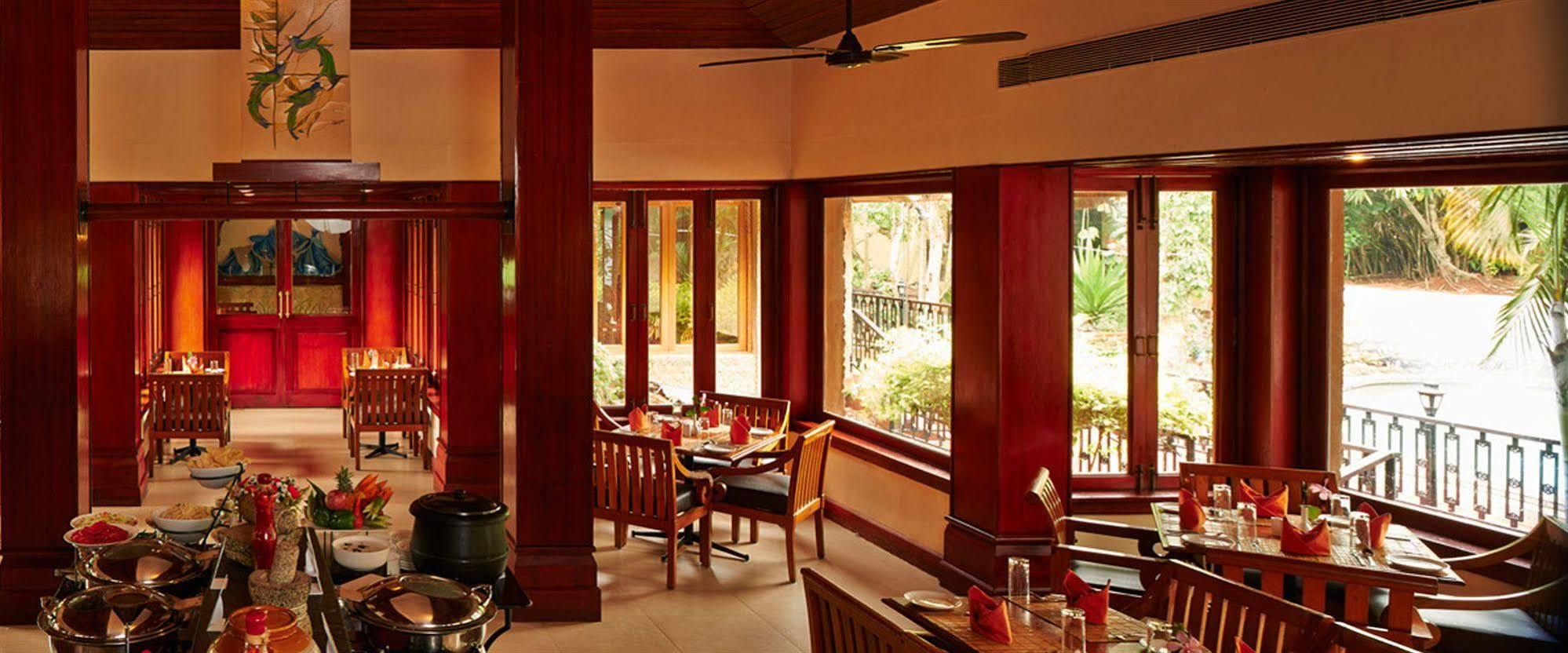 Club Mahindra Thekkady Hotell Exteriör bild