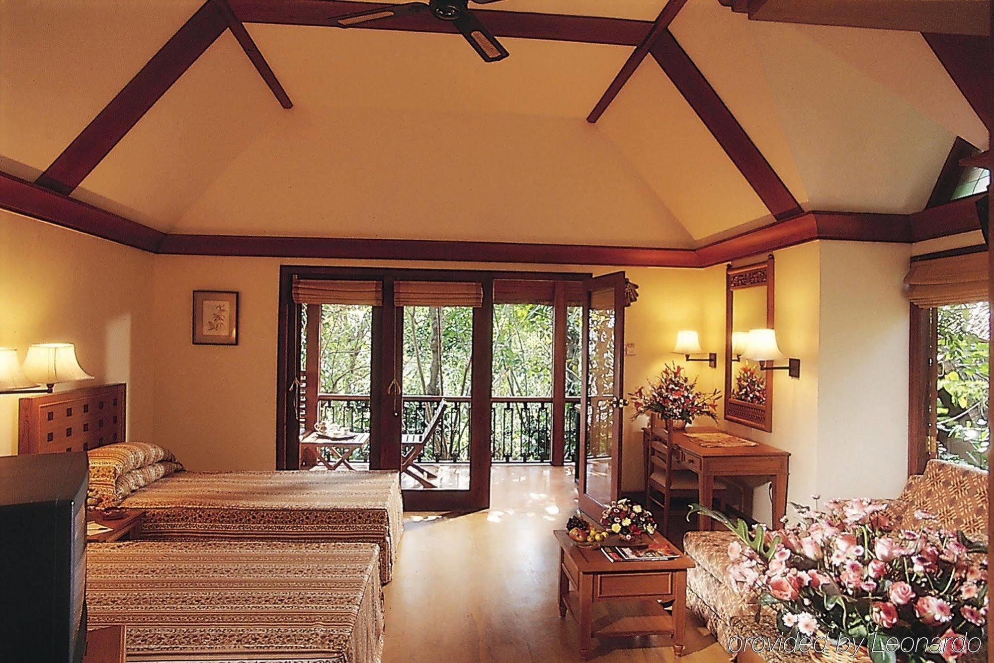 Club Mahindra Thekkady Hotell Exteriör bild