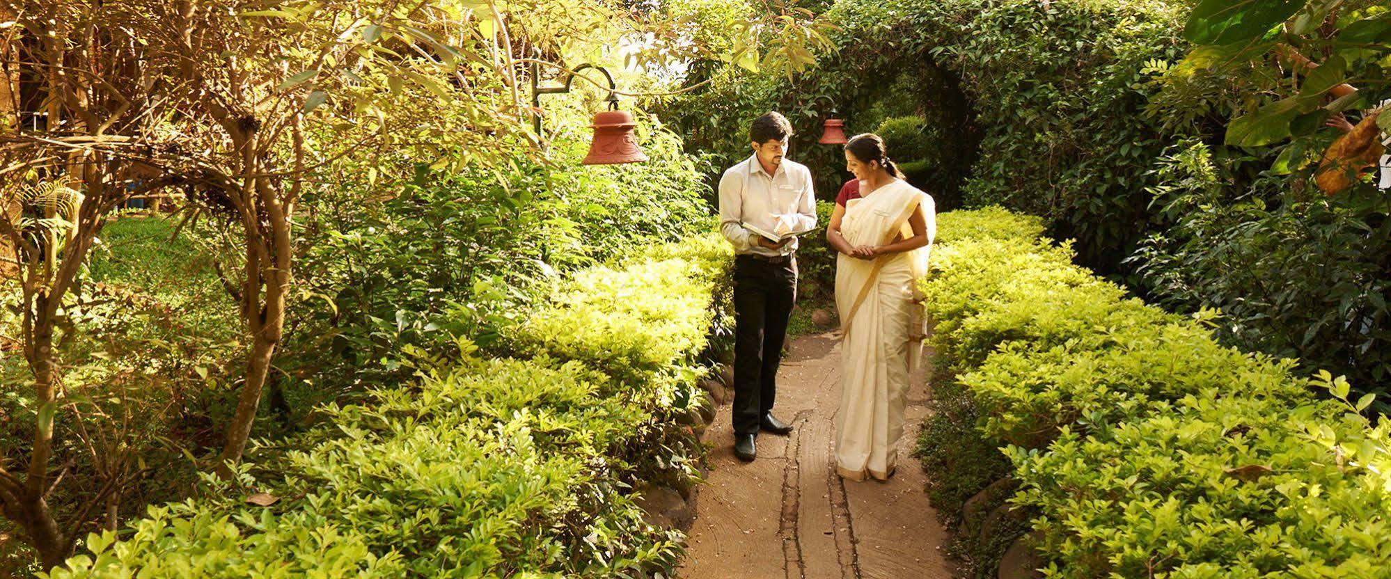 Club Mahindra Thekkady Hotell Exteriör bild