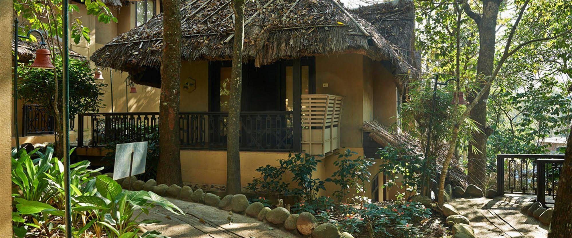 Club Mahindra Thekkady Hotell Exteriör bild
